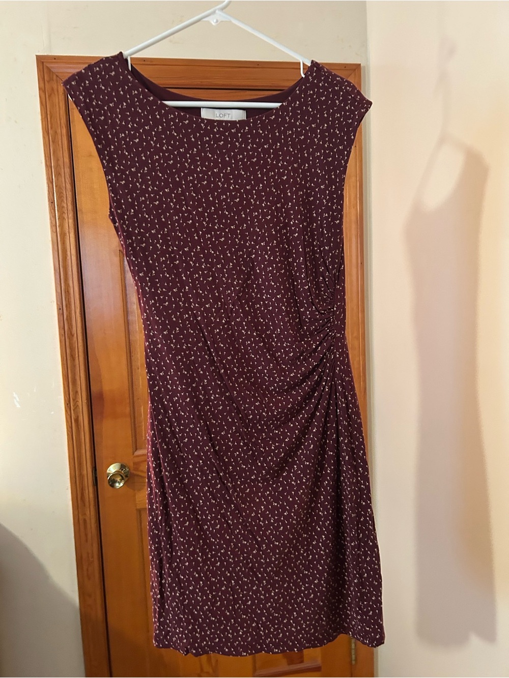 LOFT Burgundy Printed Cap-Sleeve Ruched Sheath Dress